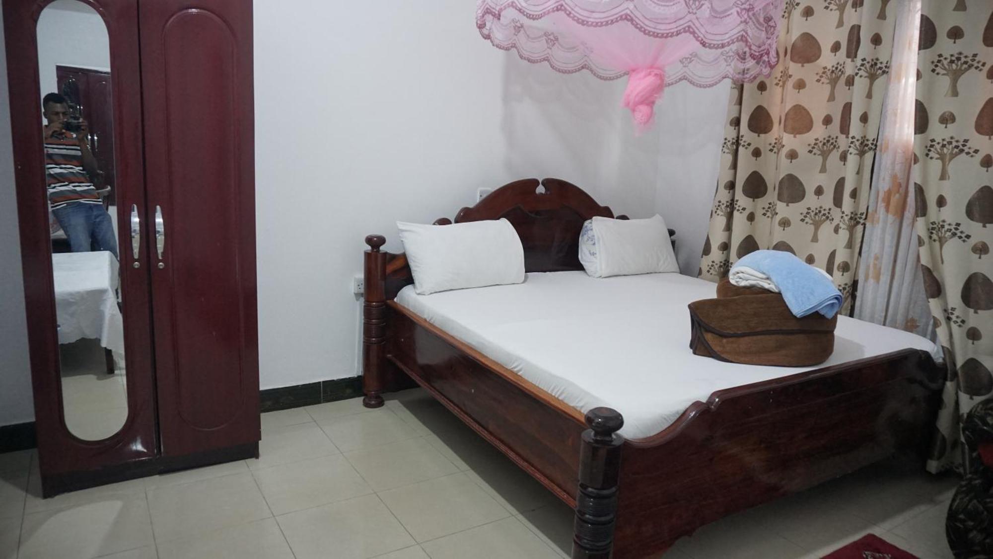 Leaders Lodge Kigoma Esterno foto